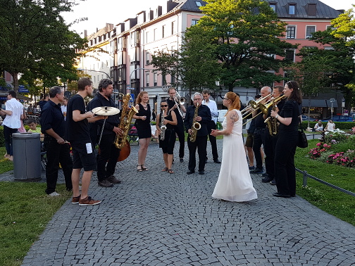 Vor unserem Gig im Ferdings haben wir noch eine Runde über dem Gärtnerplatz gedreht - natürlich mit etwas Musik.